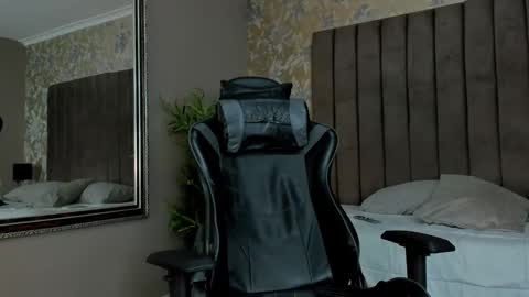 ethanlowell online show from 09/27/25, 05:56