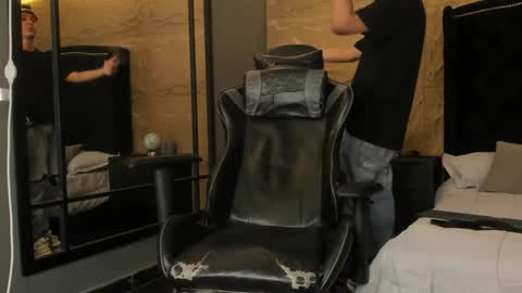 ethanlowell online show from 12/03/25, 05:37