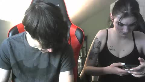 Snapshot of ethanvsvioletxxx chatting on 12/17/25, 11:11 ethanvsvioletxxx online show from 12/17/25, 11:11