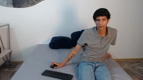 Snapshot of ethanwalker_ chatting on 04/21/26, 11:38 online show from 04/21/26, 11:38