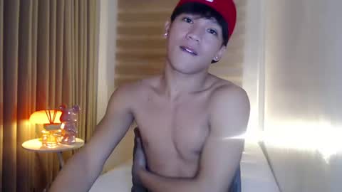 Snapshot of etherealboytoy4hire chatting on 06/18/26, 02:21 Rey online show from 06/18/26, 02:21