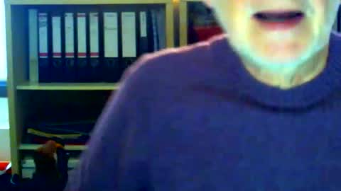 Snapshot of etonne chatting on 11/15/25, 10:01 etonne online show from 11/15/25, 10:01