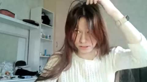 etsukokolakowski online show from 11/20/25, 07:19