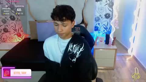 Snapshot of ette_tay chatting on 10/27/25, 03:21 ette online show from 10/27/25, 03:21