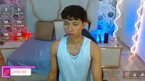 Snapshot of ette_tay chatting on 10/30/25, 03:52 ette online show from 10/30/25, 03:52