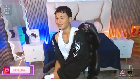 Snapshot of ette_tay chatting on 11/17/25, 03:45 ette online show from 11/17/25, 03:45