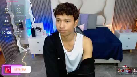 Snapshot of ette_tay chatting on 11/25/25, 03:28 ette online show from 11/25/25, 03:28