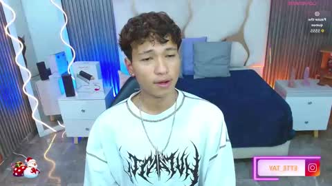 Snapshot of ette_tay chatting on 12/01/25, 03:22 ette online show from 12/01/25, 03:22