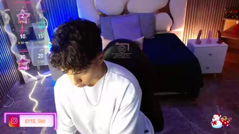 Snapshot of ette_tay chatting on 12/15/25, 03:22 ette online show from 12/15/25, 03:22