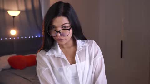 Snapshot of eulabrenneis chatting on 12/03/25, 08:23 Camila online show from 12/03/25, 08:23