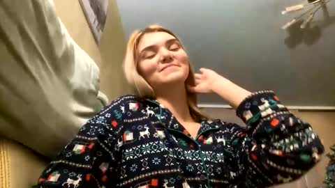 Snapshot of eulamcglamery chatting on 12/20/25, 10:17 Viola online show from 12/20/25, 10:17