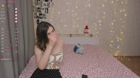 Snapshot of eumomino chatting on 01/29/25, 07:22 Veronica Tiia Lilith left to right online show from 01/29/25, 07:22