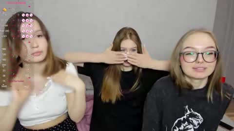 Snapshot of eumomino chatting on 02/20/25, 01:57 Veronica Tiia Lilith left to right online show from 02/20/25, 01:57