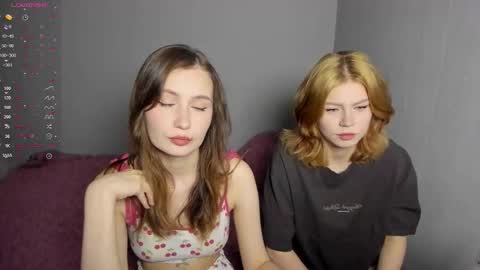 Veronica Tiia Lilith left to right online show from 12/21/25, 09:55