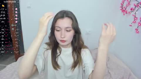 Veronica Tiia Lilith left to right online show from 02/19/26, 09:11