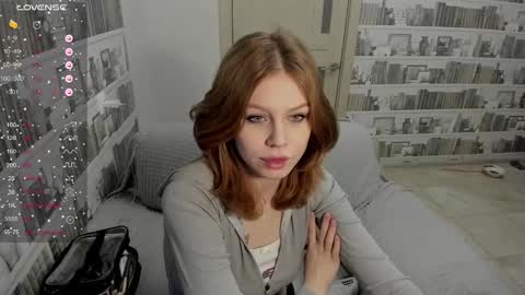 Veronica Tiia Lilith left to right online show from 03/09/26, 03:05