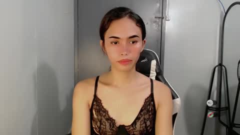 Snapshot of euniceariella21 chatting on 12/13/24, 01:55 YELLA online show from 12/13/24, 01:55