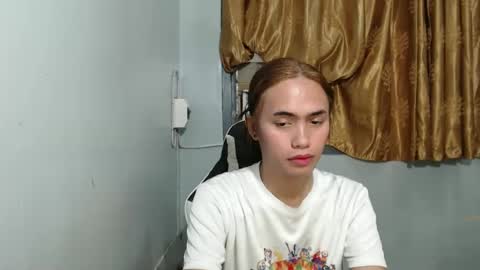 Snapshot of euniceariella21 chatting on 01/16/25, 10:02 YELLA online show from 01/16/25, 10:02