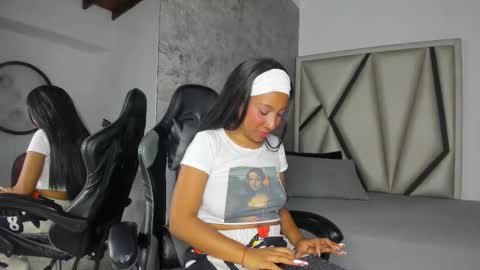 euphoria_06 online show from 12/04/25, 04:00