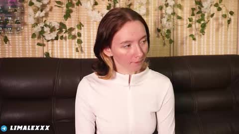 Snapshot of euphoria_girls chatting on 10/31/25, 06:31 check about me online show from 10/31/25, 06:31