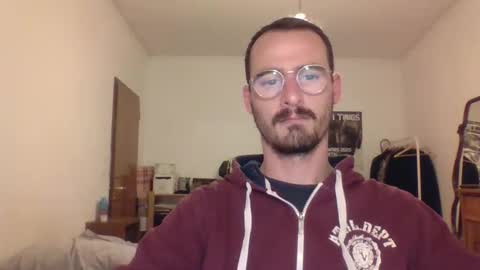 Snapshot of europe_bang chatting on 10/17/25, 09:39 Andrea online show from 10/17/25, 09:39