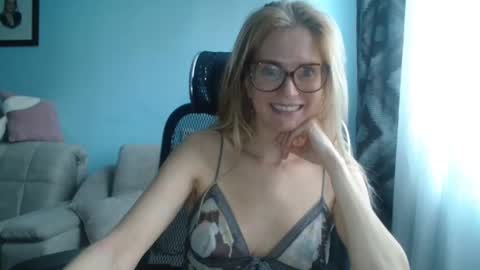 eva2323 online show from 01/20/25, 08:09
