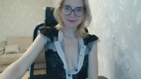 eva2323 online show from 11/13/25, 06:01