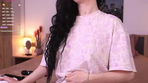 Snapshot of eva__si chatting on 04/19/26, 06:35 Eva online show from 04/19/26, 06:35