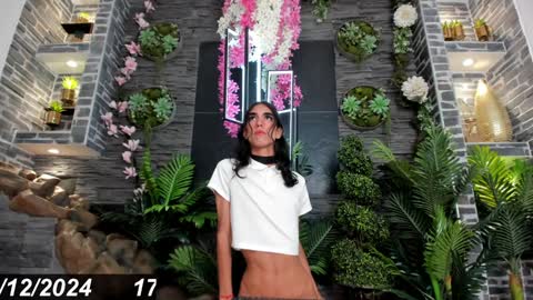 Snapshot of eva_coluccy chatting on 12/18/24, 12:10 EVA COLUCCY online show from 12/18/24, 12:10