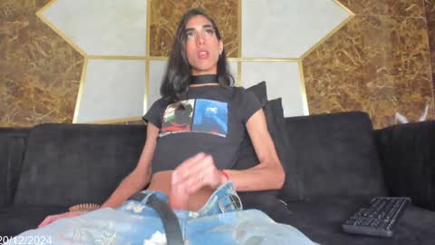 Snapshot of eva_coluccy chatting on 12/21/24, 12:20 EVA COLUCCY online show from 12/21/24, 12:20