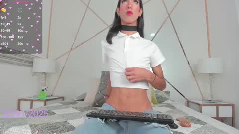 Snapshot of eva_coluccy chatting on 01/22/25, 08:28 EVA COLUCCY online show from 01/22/25, 08:28