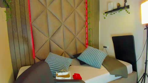 Snapshot of eva_daemon chatting on 05/11/26, 12:00 EVA DAEMON online show from 05/11/26, 12:00