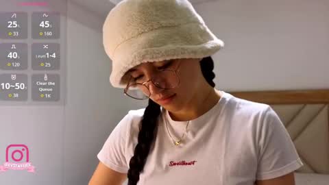 Snapshot of eva_depp_ chatting on 04/15/26, 10:00 Eva online show from 04/15/26, 10:00