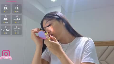 Snapshot of eva_depp_ chatting on 04/17/26, 10:18 Eva online show from 04/17/26, 10:18