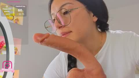 Snapshot of eva_depp_ chatting on 04/23/26, 12:29 Eva online show from 04/23/26, 12:29