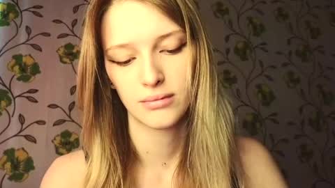 Snapshot of eva_eyre chatting on 05/12/26, 02:25 Evvie online show from 05/12/26, 02:25