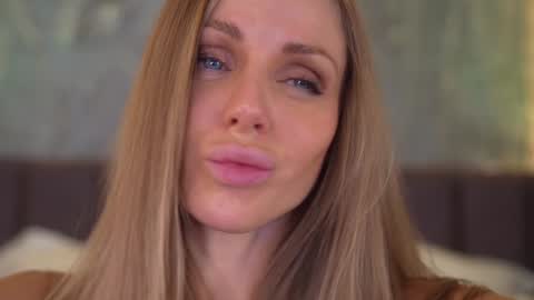 Snapshot of eva_fashionista chatting on 01/11/25, 06:45 Eva online show from 01/11/25, 06:45