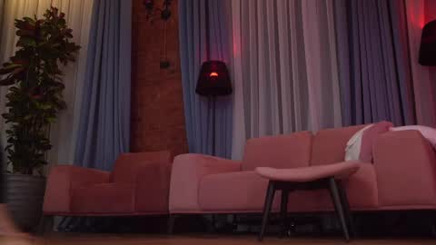 Snapshot of eva_fashionista chatting on 02/27/25, 02:32 Eva online show from 02/27/25, 02:32