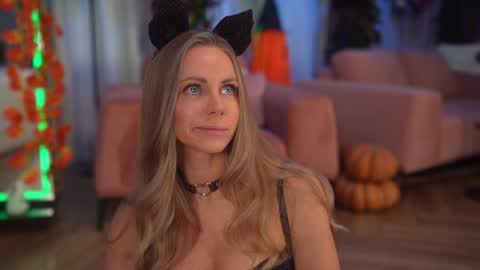 Snapshot of eva_fashionista chatting on 10/29/25, 06:09 Eva online show from 10/29/25, 06:09