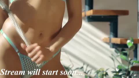 Snapshot of eva_fashionista chatting on 12/02/25, 06:36 Eva online show from 12/02/25, 06:36