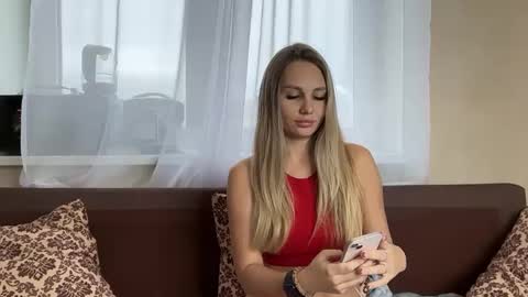 Eva fire fox online show from 11/05/25, 09:31