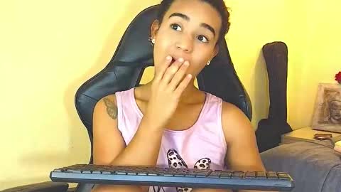 Eva Foxs  online show from 12/01/25, 09:31