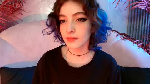 E V A online show from 10/20/25, 07:47