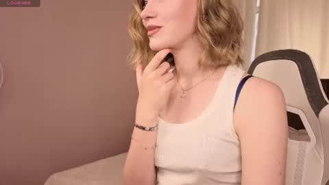 Snapshot of eva_hamilton chatting on 06/17/26, 11:27 eva hamilton online show from 06/17/26, 11:27