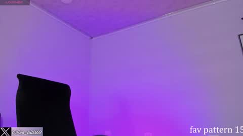 Snapshot of eva_hillss69 chatting on 10/19/25, 12:44 Eva  online show from 10/19/25, 12:44
