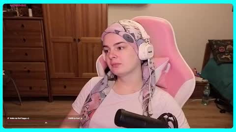 Snapshot of eva_katt chatting on 09/22/25, 10:28 Gamer Katt online show from 09/22/25, 10:28