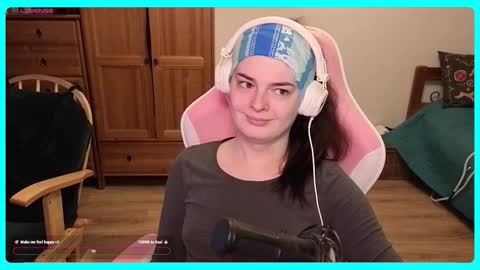 Snapshot of eva_katt chatting on 09/30/25, 12:32 Gamer Katt online show from 09/30/25, 12:32