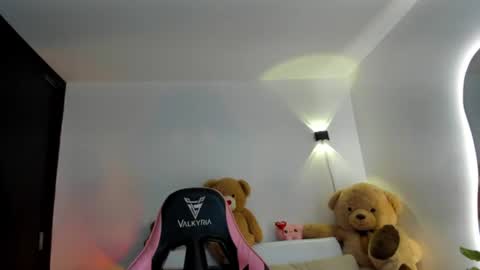 Snapshot of eva_lee18 chatting on 06/19/26, 04:28 Eva online show from 06/19/26, 04:28