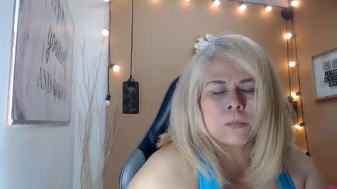 Snapshot of eva_love49 chatting on 11/28/25, 12:19 eva_love49 online show from 11/28/25, 12:19