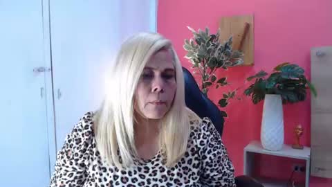 Snapshot of eva_love49 chatting on 07/06/26, 06:54 eva_love49 online show from 07/06/26, 06:54